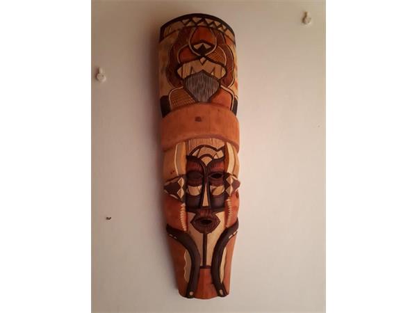 ~/upload/Lots/48371/phcgfimlpjv42/LOT 95 ARTWORK Wood carved African Mask 48 x 15 cm_t600x450.jpg